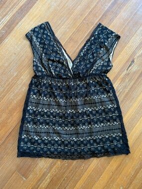 MAX STUDIO Lace V-Neck Top